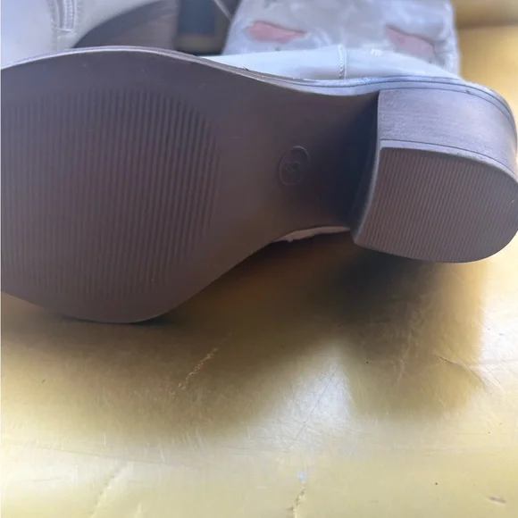White Western Boots with Memory Foam - Picture 3 of 5